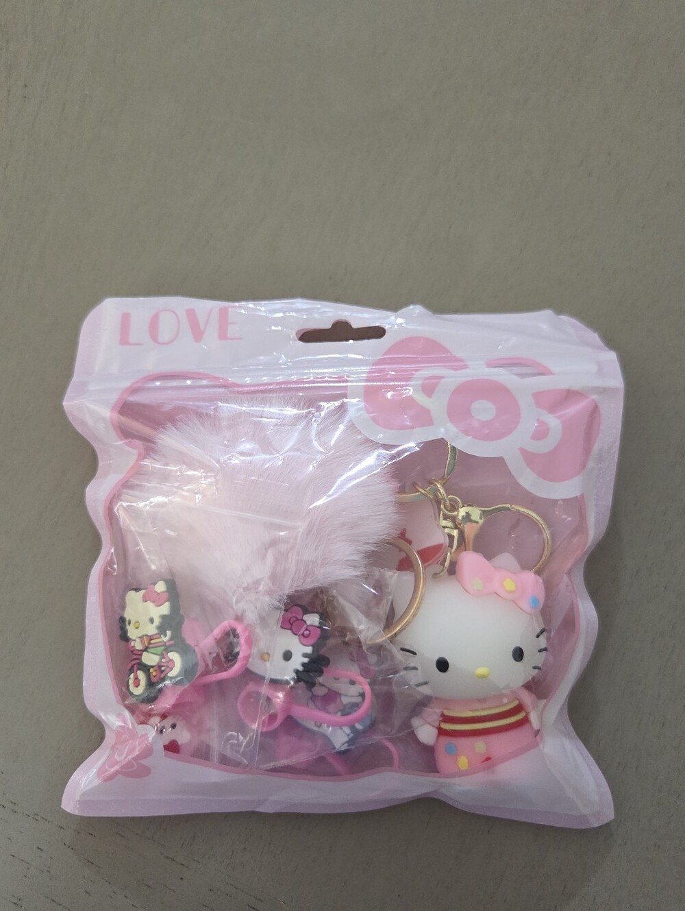 🎀 Super cute and kawaii Hello Kitty 4-Piece Pink Accessory Gift Bundle! 🎀 NEW
